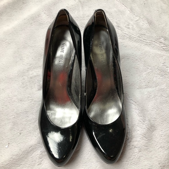 Nine West Black Patent Leather Round Toe Pump - Picture 2 of 9